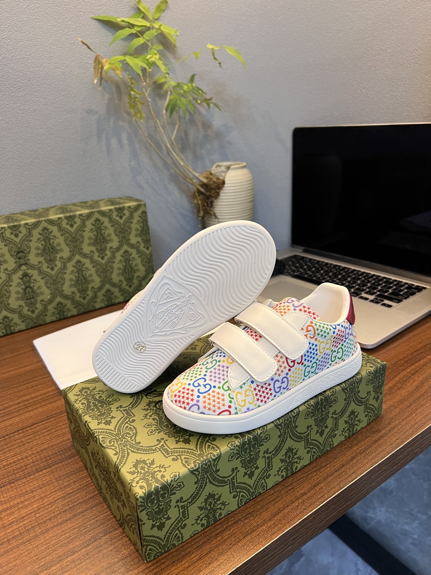 Children's shoes child